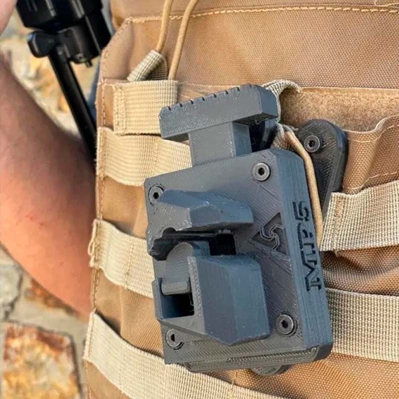 Detalle del pulsador de liberación de la funda soporte para MP5